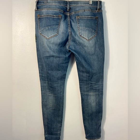 DRIFTWOOD Blue Jeans with Floral Embroidery - Picture 5 of 8